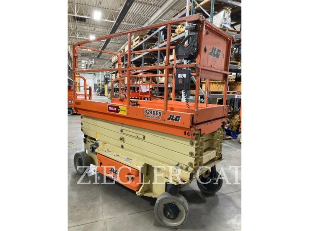 JLG 3246ES Sakselifter