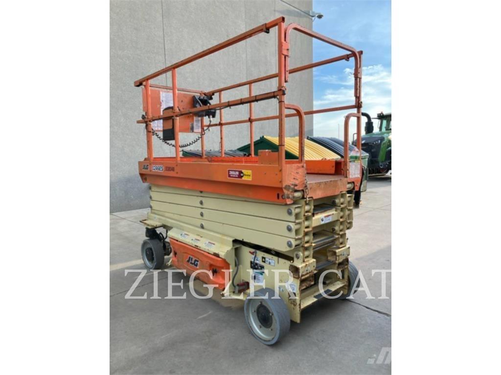 JLG 3246ES Sakselifter