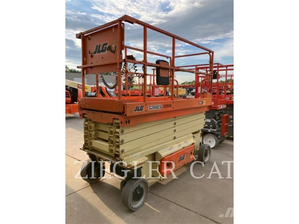 JLG 3246ES Sakselifter