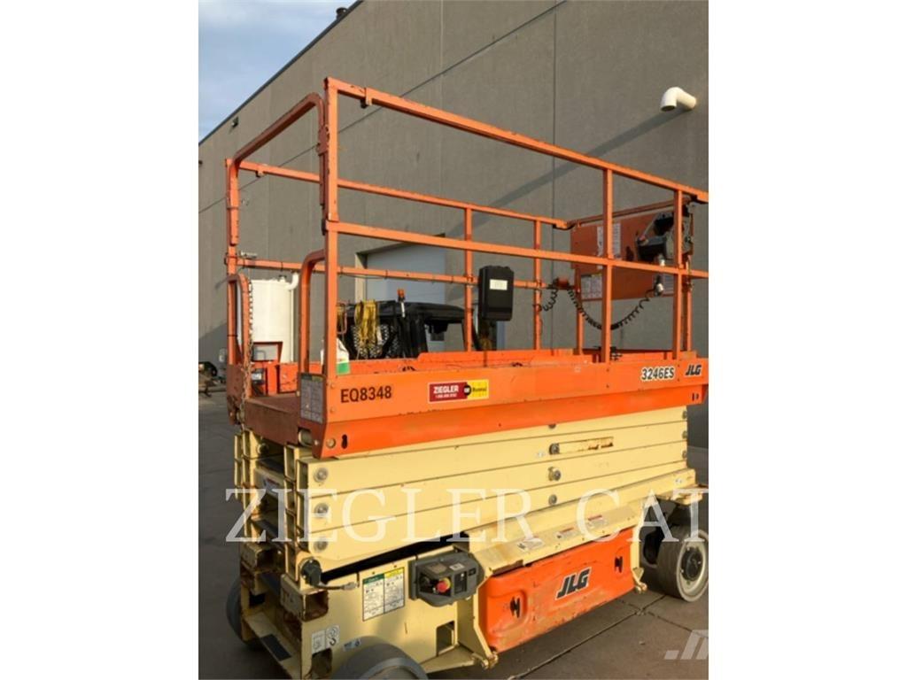 JLG 3246ES Sakselifter