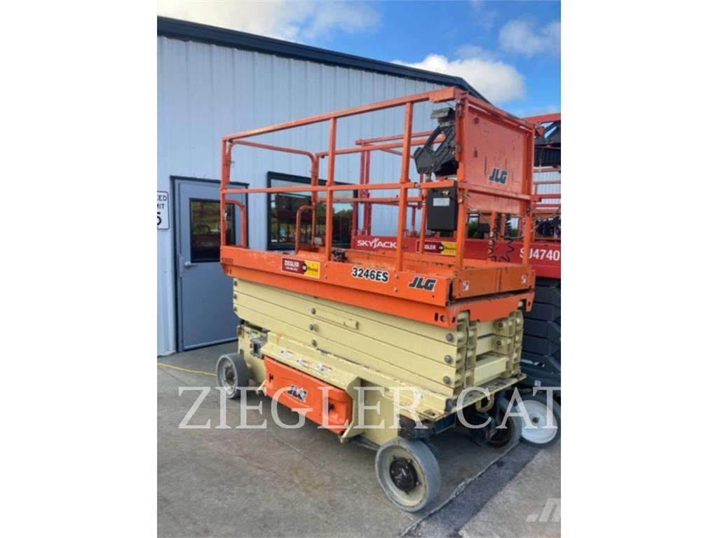 JLG 3246ES Sakselifter