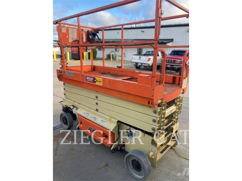 JLG 3246ES Sakselifter