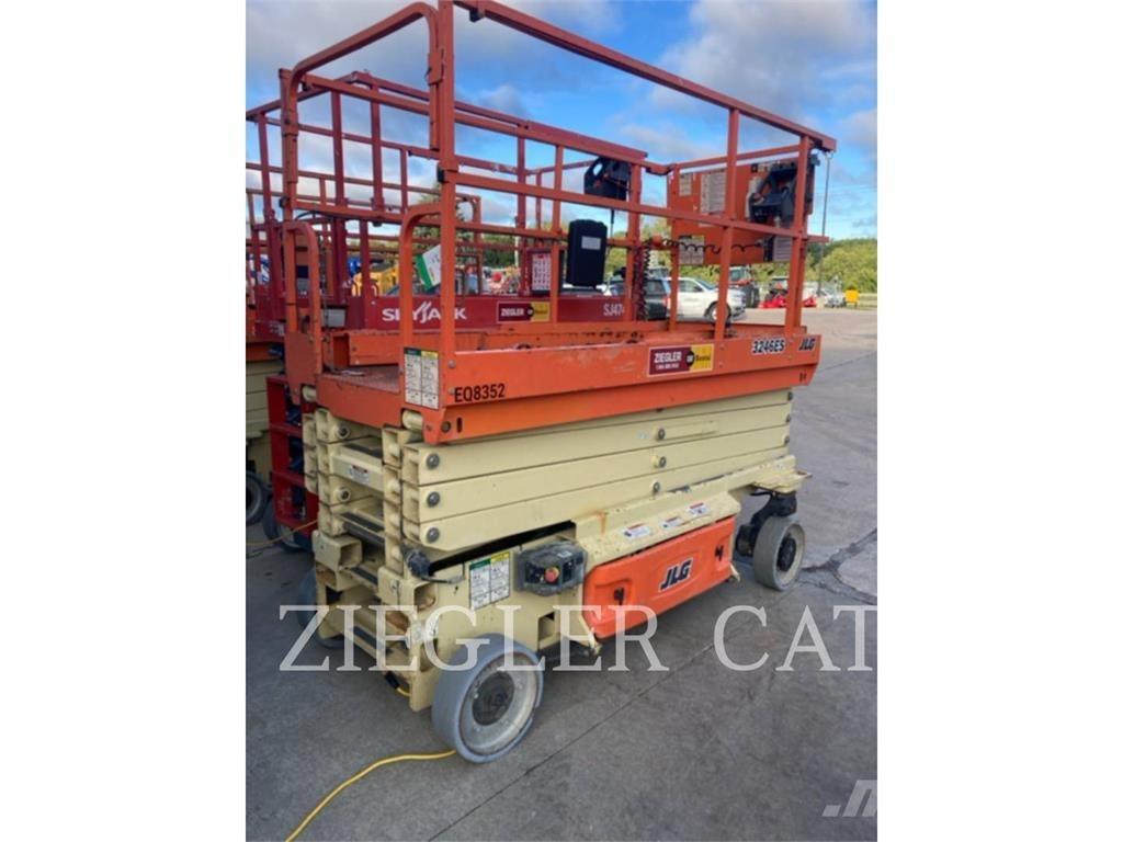 JLG 3246ES Sakselifter