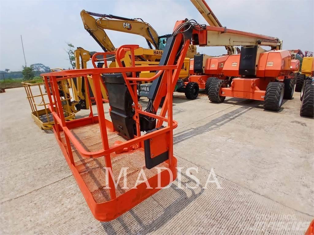 JLG 800AJ Leddede bomlifter