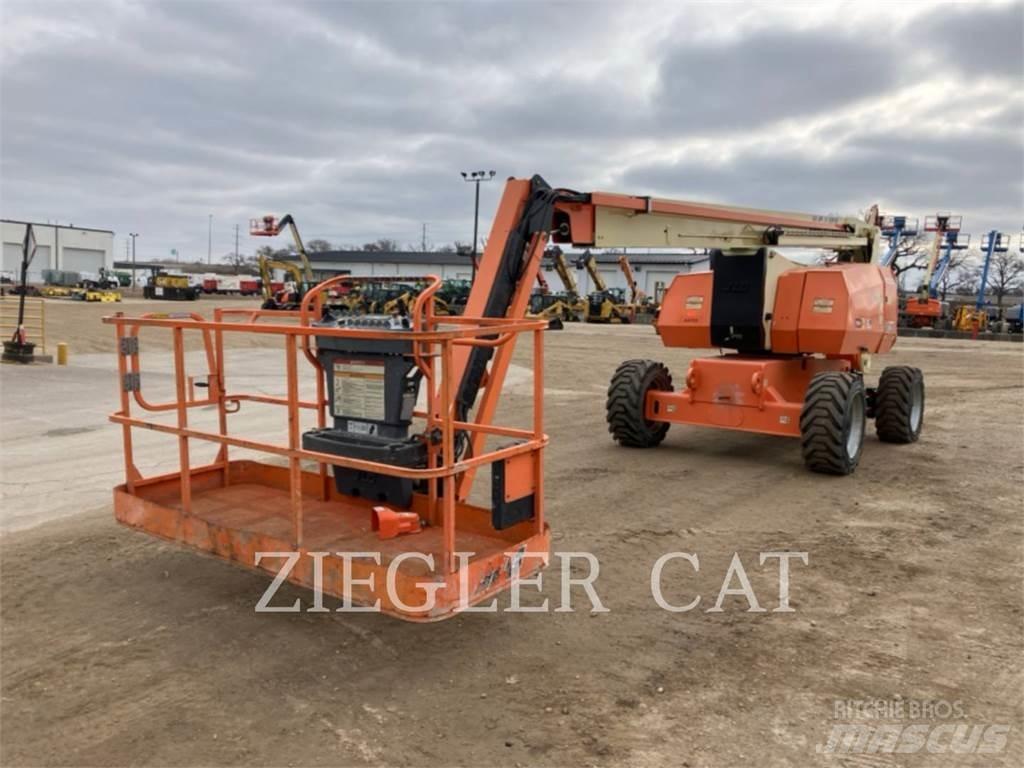 JLG 800AJ Leddede bomlifter