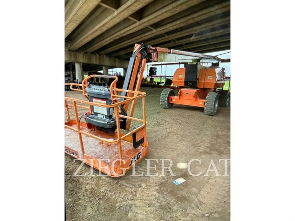 JLG 800AJ Leddede bomlifter