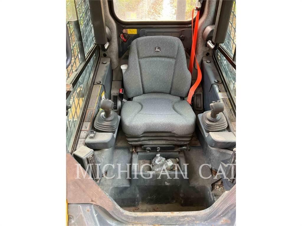 John Deere 325G Beltelastere
