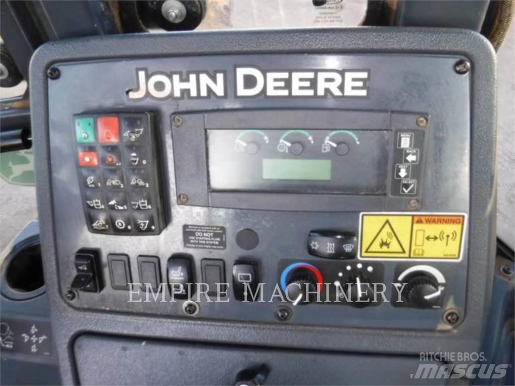 John Deere 410L Traktorgravere