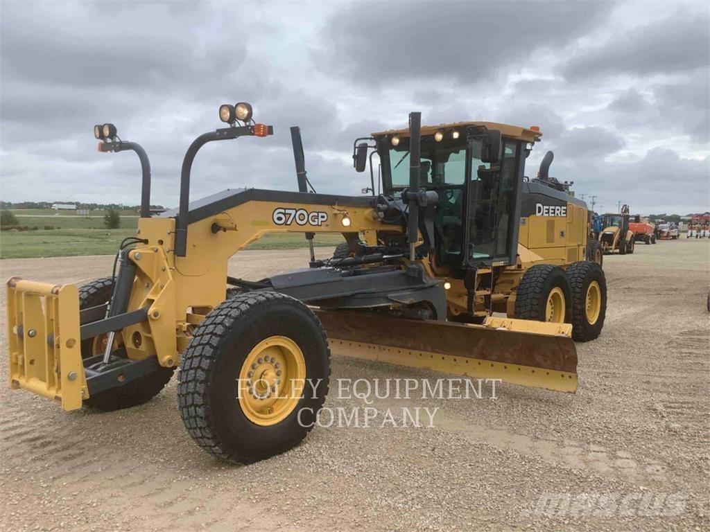 John Deere 670GP Veihøvler