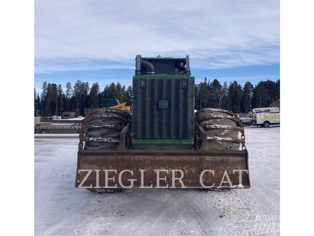 John Deere & CO. 748L Traktor med skogsutstyr