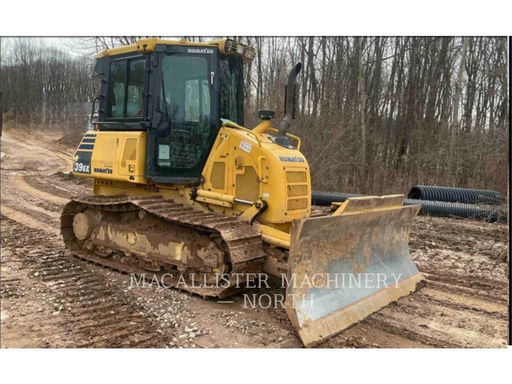 Komatsu D39EX-24 Dozere Beltegående