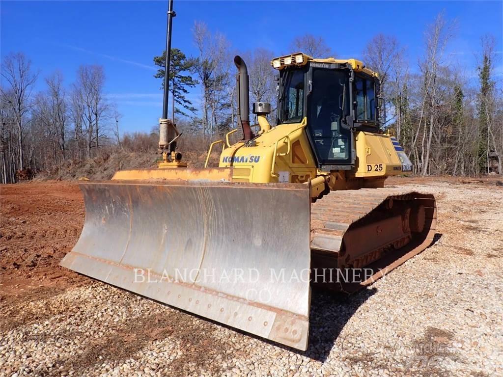 Komatsu D61PX-23 Dozere Beltegående