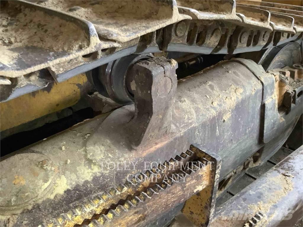 Komatsu D65EX17 Dozere Beltegående