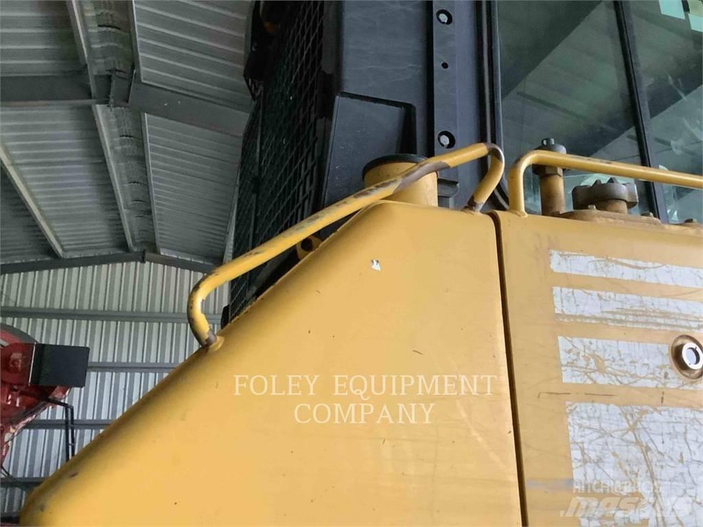 Komatsu D65EX17 Dozere Beltegående