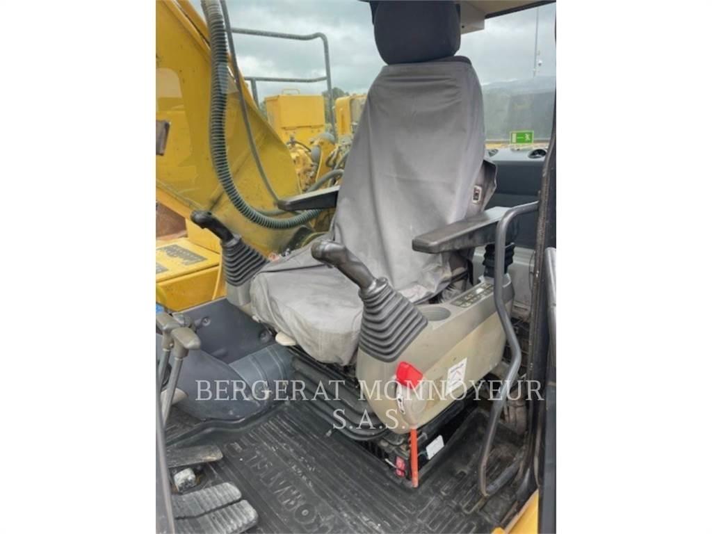 Komatsu HB215 Beltegraver