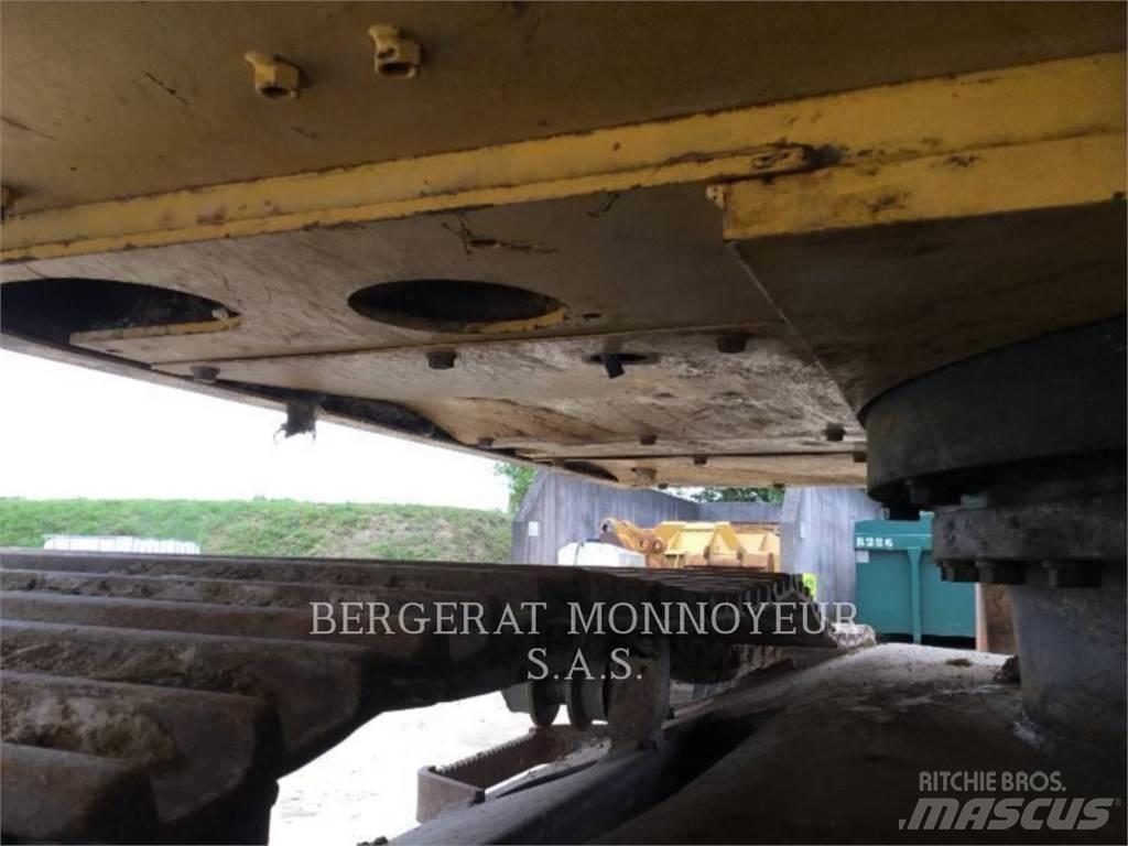 Komatsu HB215LC Beltegraver