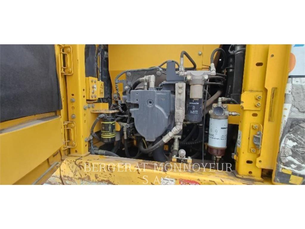 Komatsu HB215LC2 Beltegraver