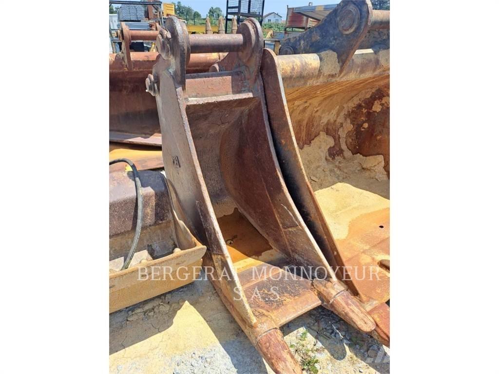 Komatsu PC210LC Beltegraver