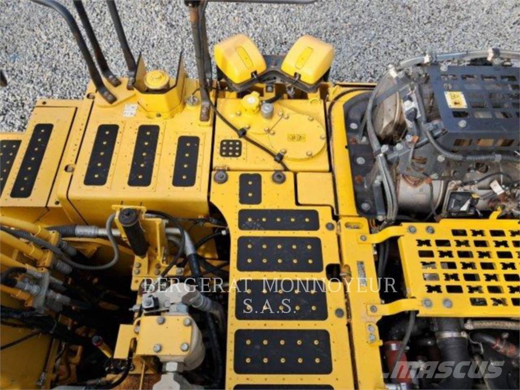 Komatsu PC240LC7 Beltegraver
