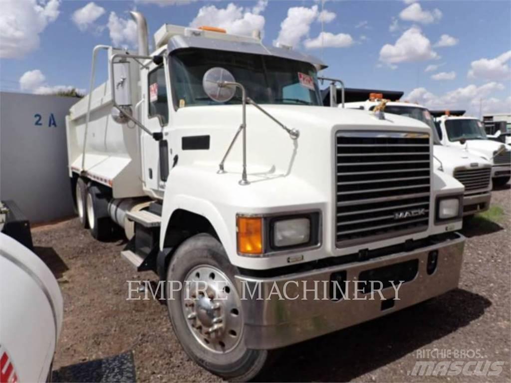 Mack CHU613 Tankbiler