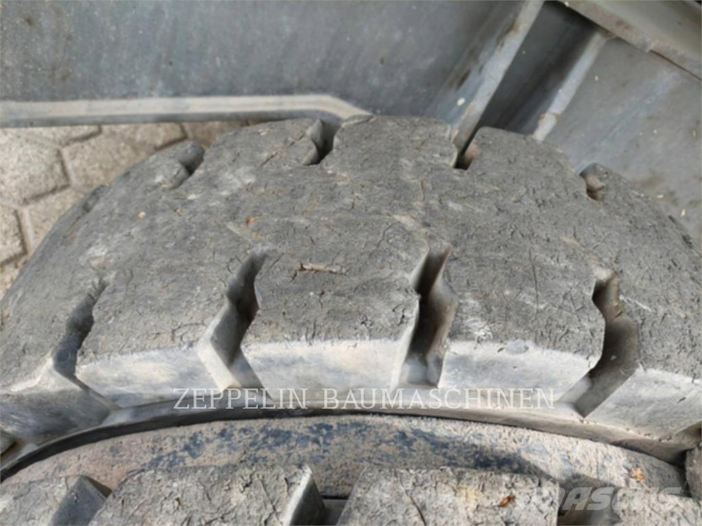 Sennebogen 818 Gravemaskiner for riving