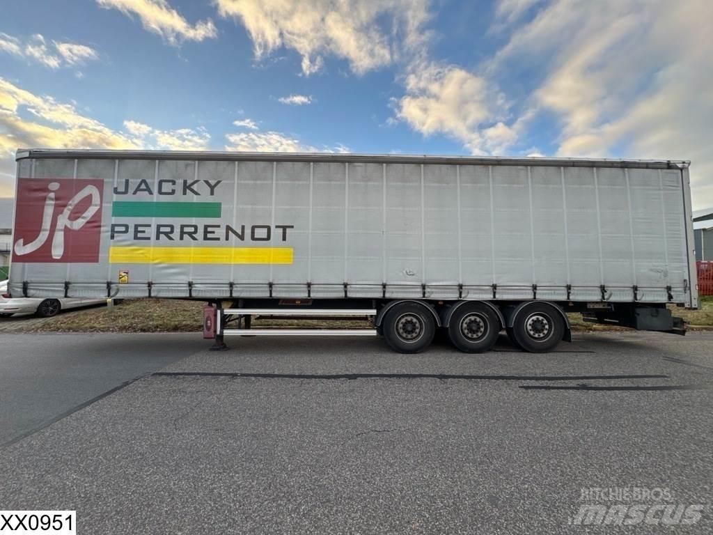 Fruehauf Tautliner Gardintrailer