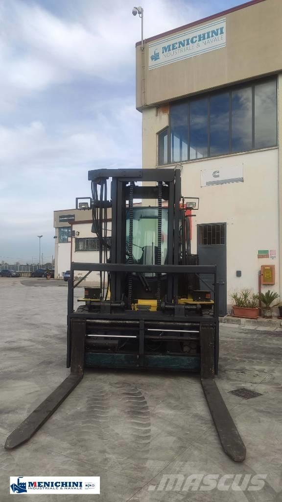 Hyster 9.00XM Diesel Trucker