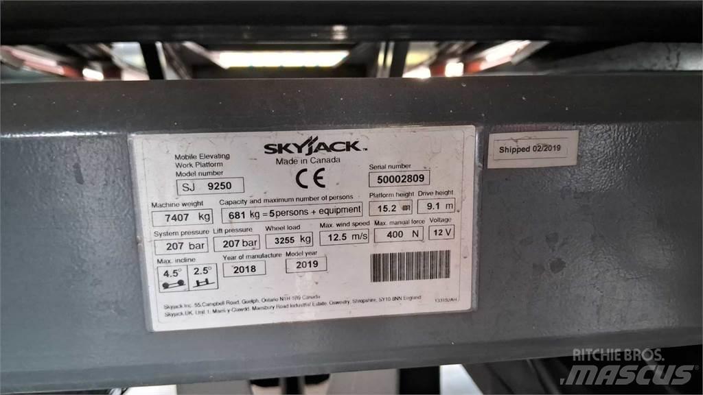 SkyJack 9250RT Sakselifter