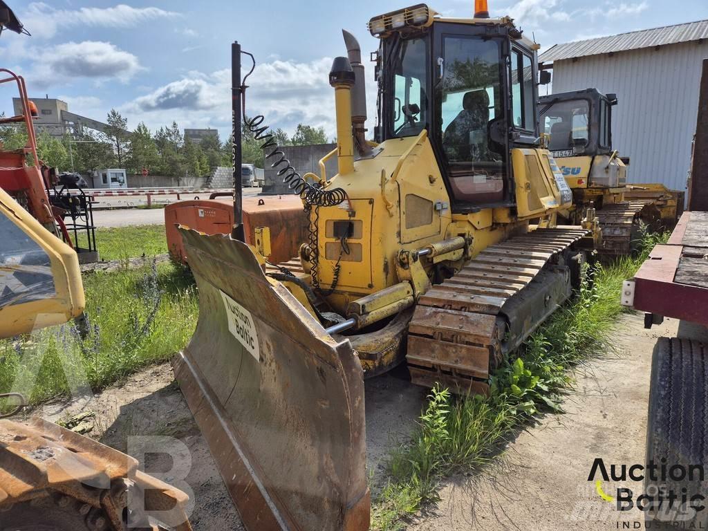 Komatsu D51EX-22 Dozere Beltegående