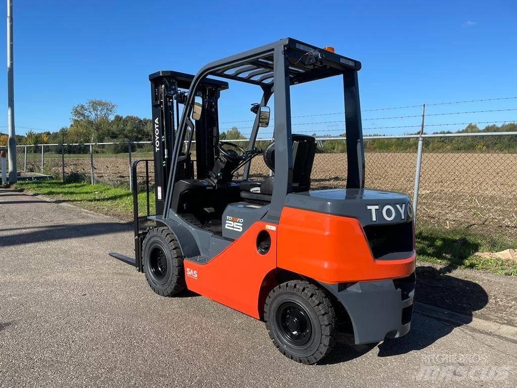 Toyota 8 FD F 25 Diesel Trucker