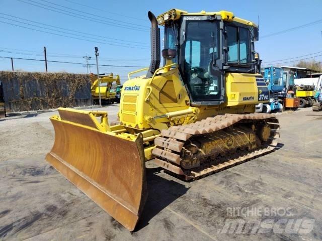 Komatsu D37PX-23 Dozere Beltegående