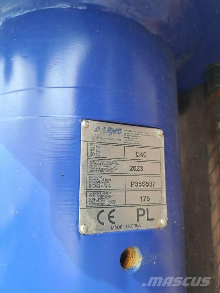 Daemo E40 with CW05 Hydrauliske hammere