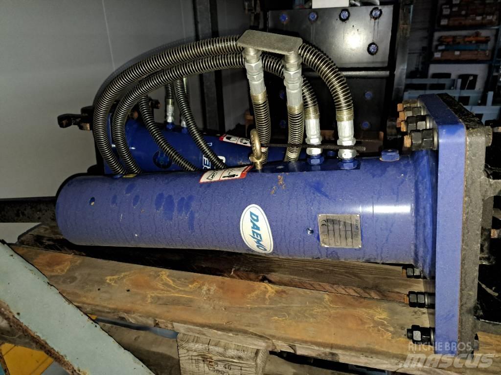 Daemo E40 with CW05 Hydrauliske hammere