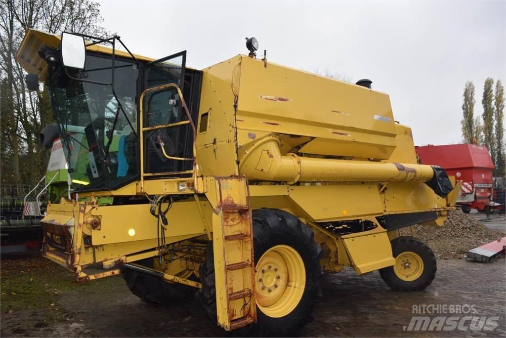 New Holland TF 42 Skurtreskere