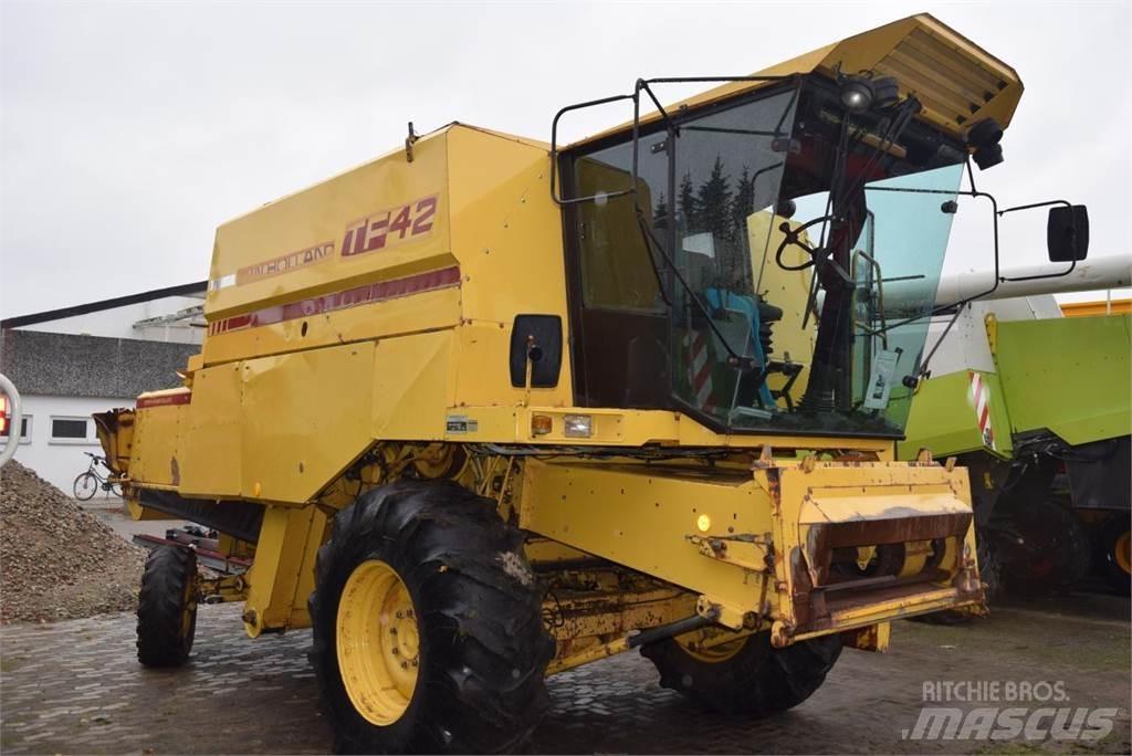New Holland TF 42 Skurtreskere