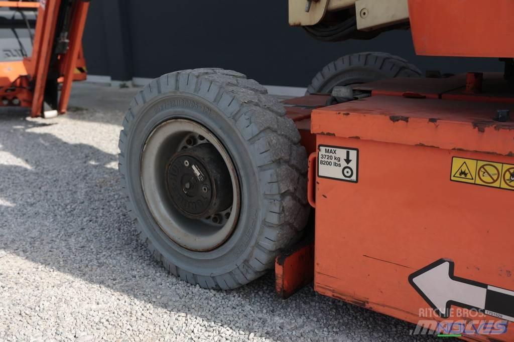 JLG E300AJP Leddede bomlifter