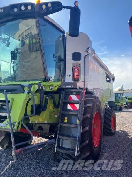 CLAAS TRION 750 Skurtreskere