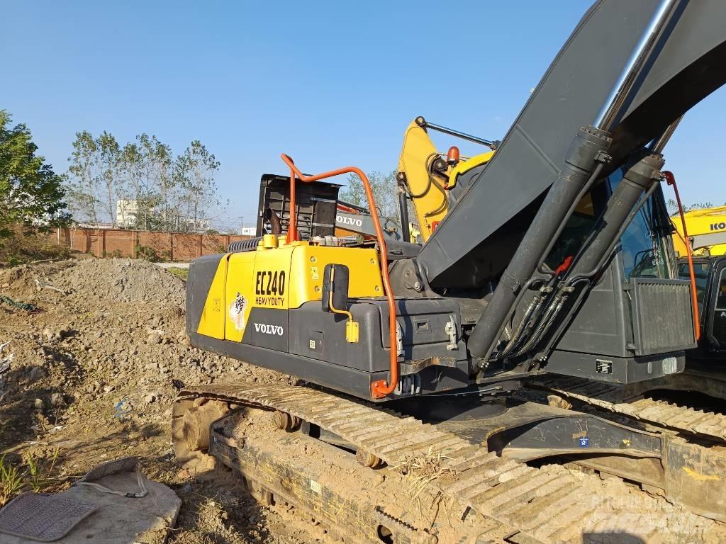 Volvo EC 240 Beltegraver