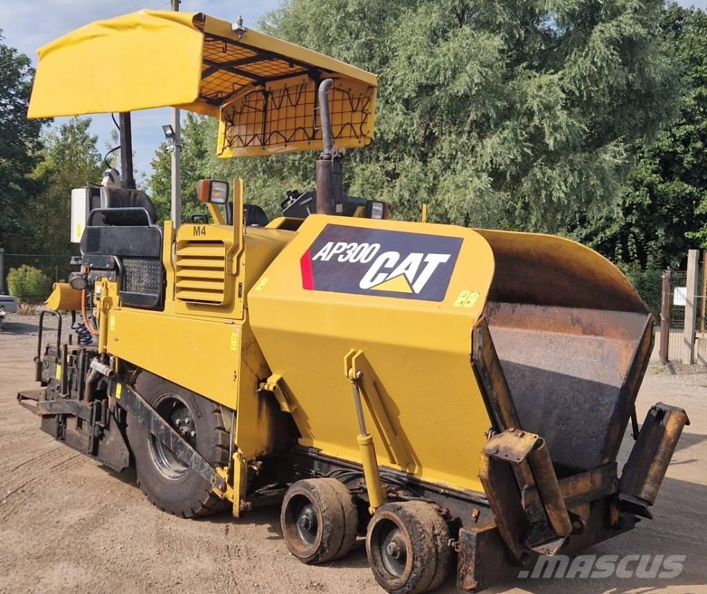 CAT AP300 Asfaltutleggere