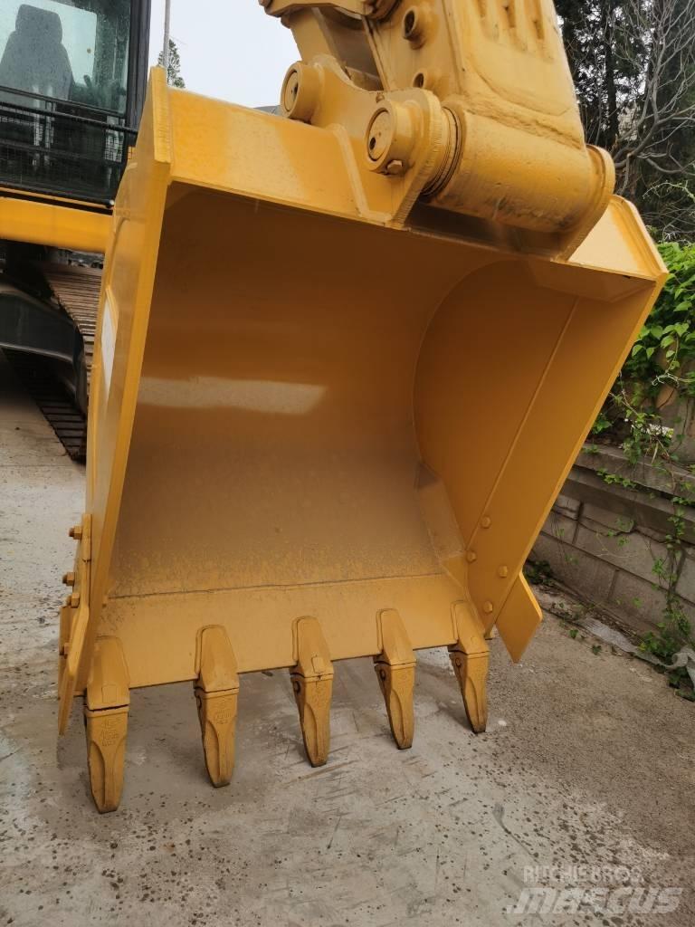 Komatsu PC 220-7 Beltegraver