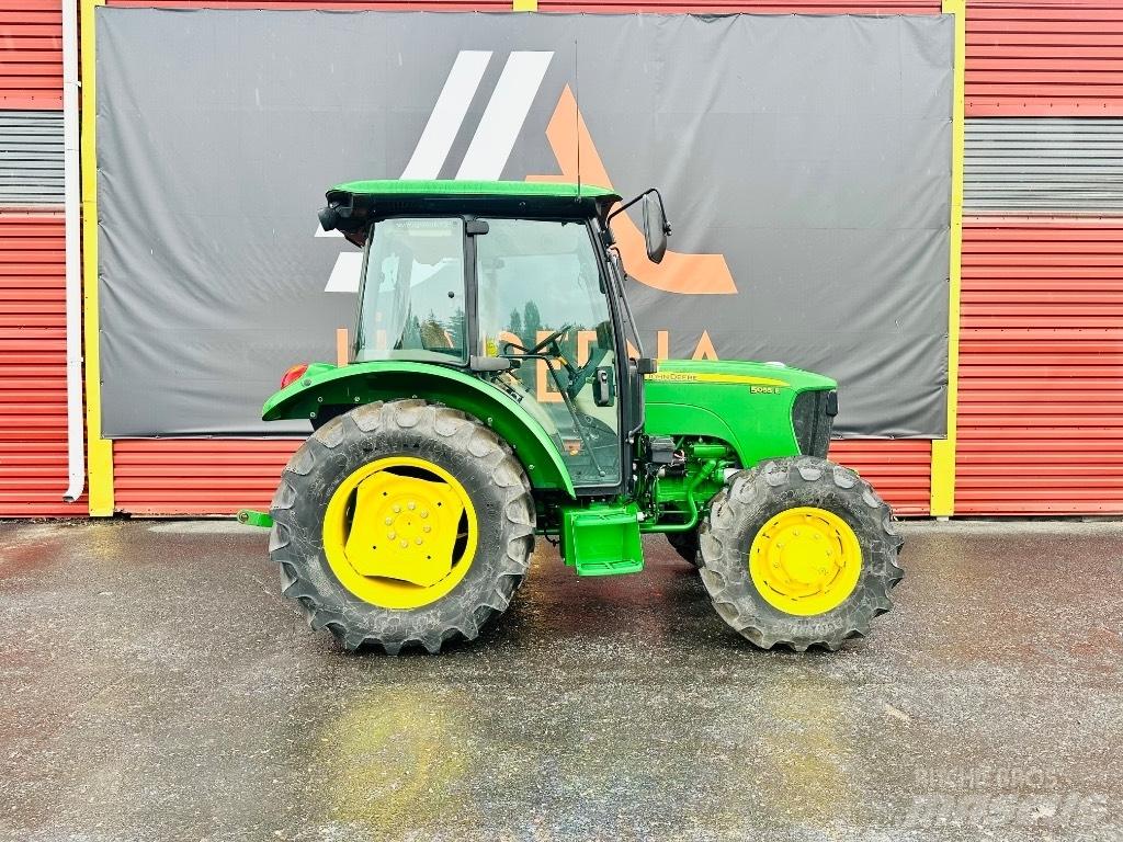 John Deere 5055 E Traktorer