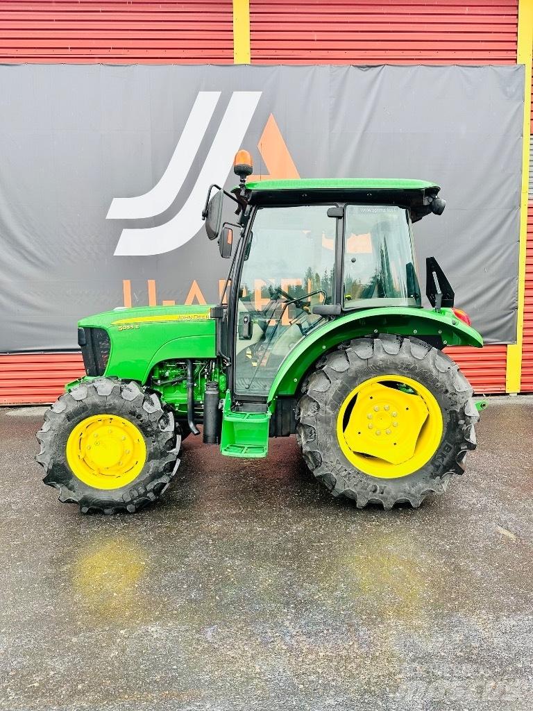 John Deere 5055 E Traktorer