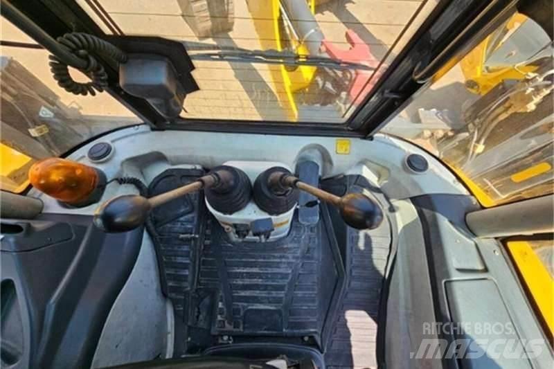 Dezzi CMI 4X4 TLB Traktorgravere