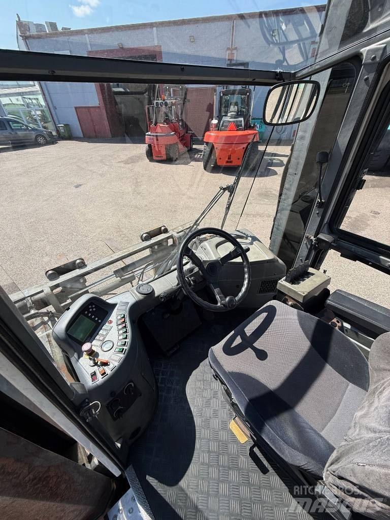SMV 11-915 AV Diesel Trucker