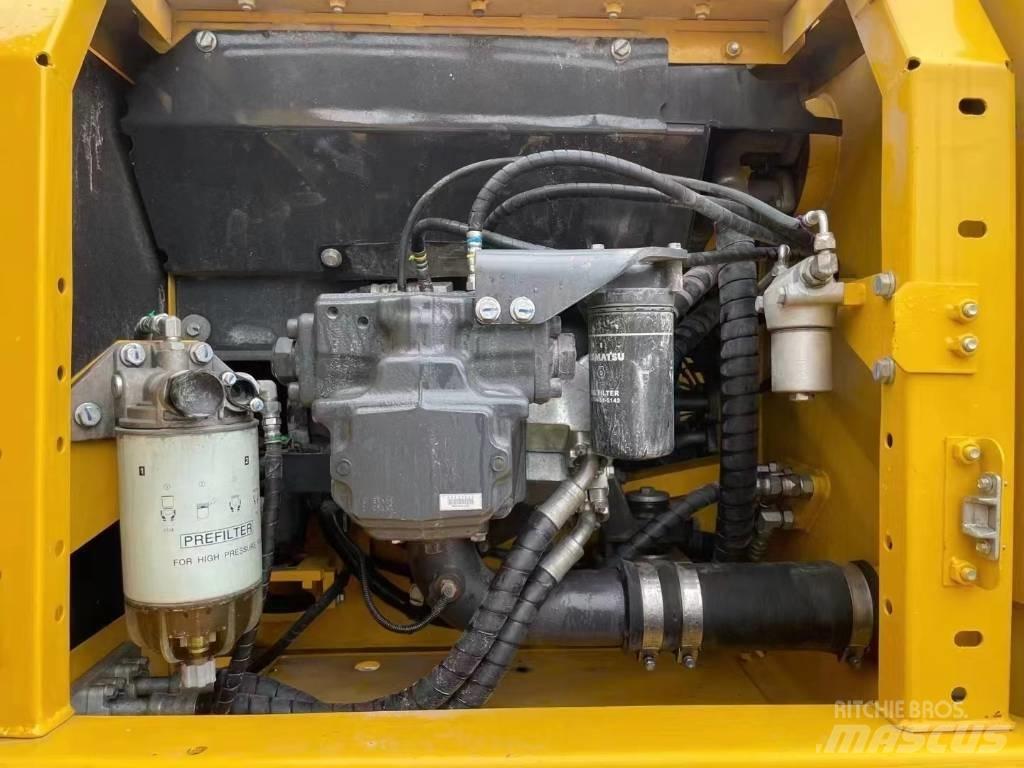 Komatsu PC220-8 Beltegraver