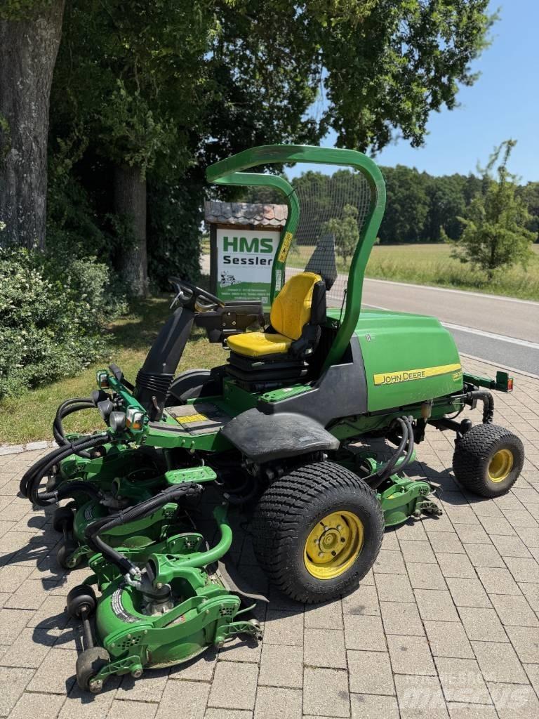 John Deere 8800 Sitteklippere