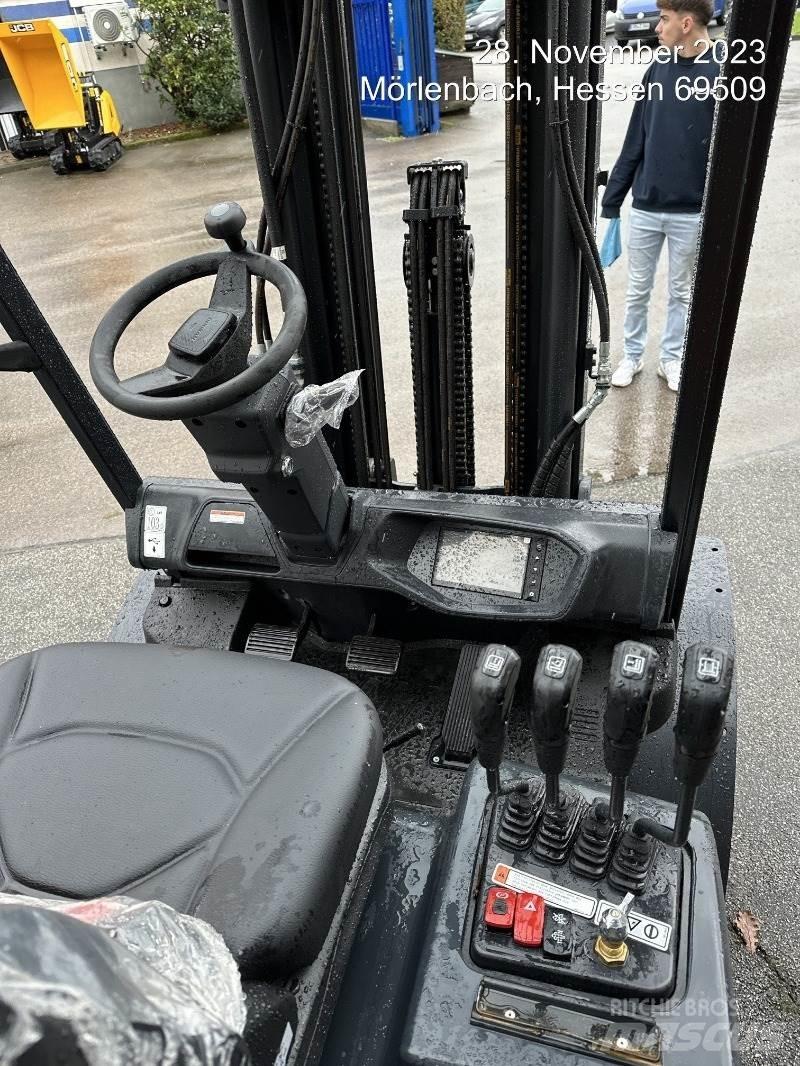 Doosan D30NXS Diesel Trucker