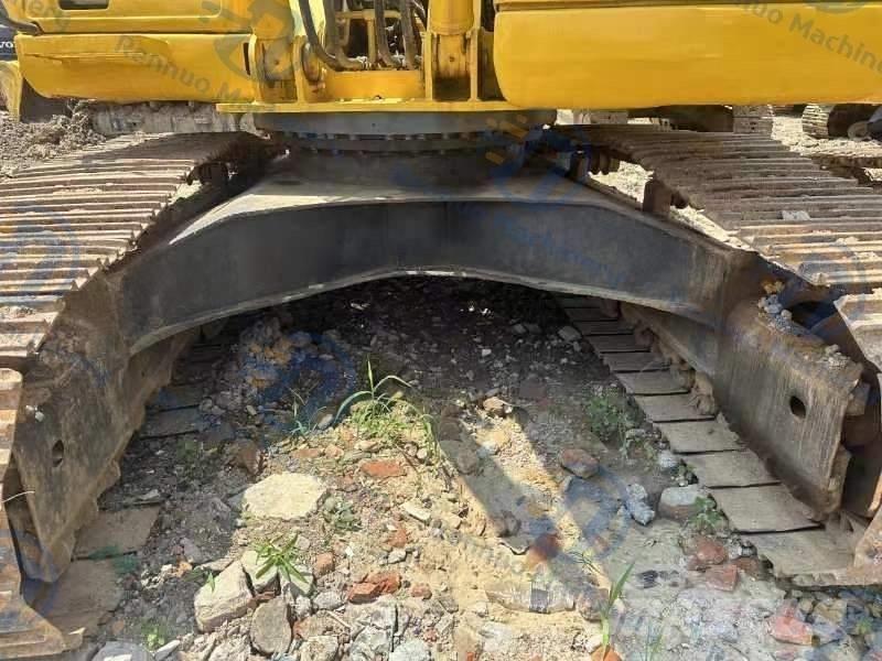 Komatsu PC220-7 Beltegraver
