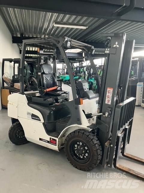 Mitsubishi FD25N3 Diesel Trucker