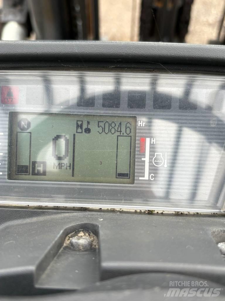 CAT DP40NT Diesel Trucker